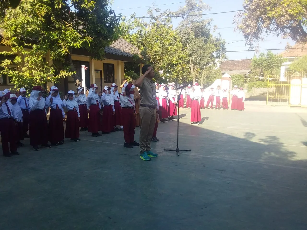 Upacara Bendera SD Negeri 3 KApongan
